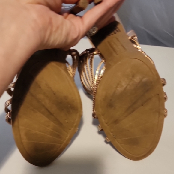 Christian Siriano Gold Strappy Heels with Design - Picture 4 of 6